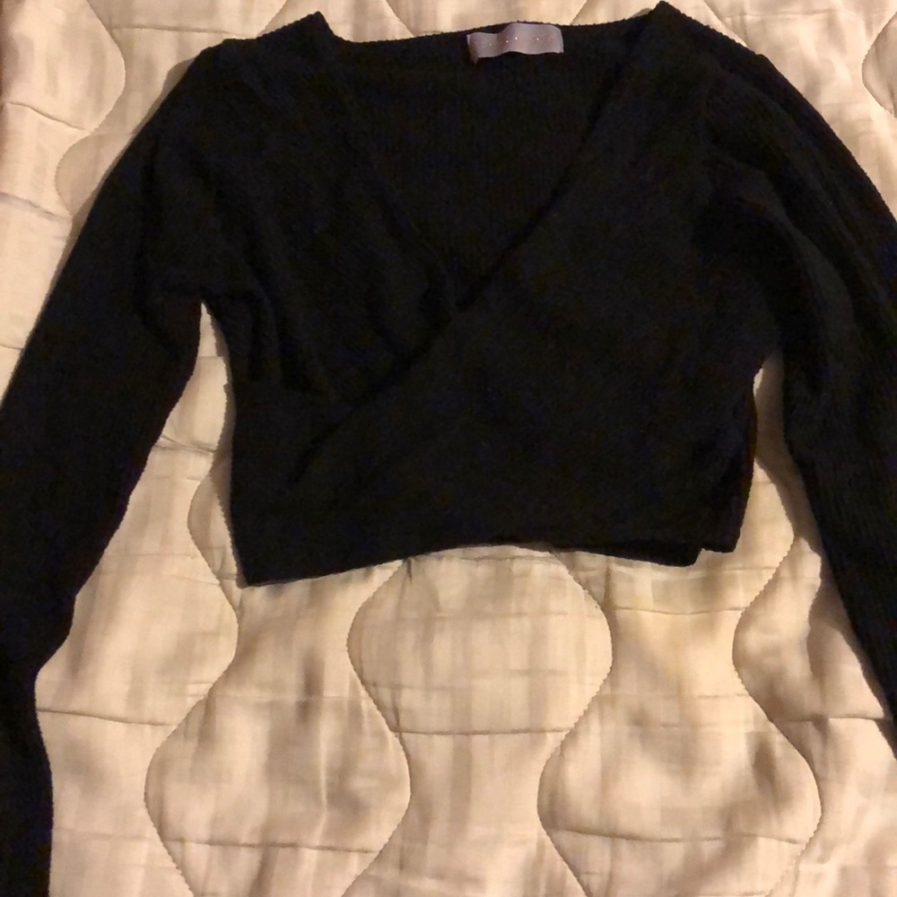 Black Long Sleeve Crop Top 🖤